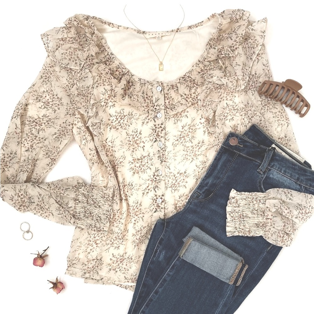 Ivory Scattered Floral Print Ruffle Blouse Blouse Smocked Sleeve Button …